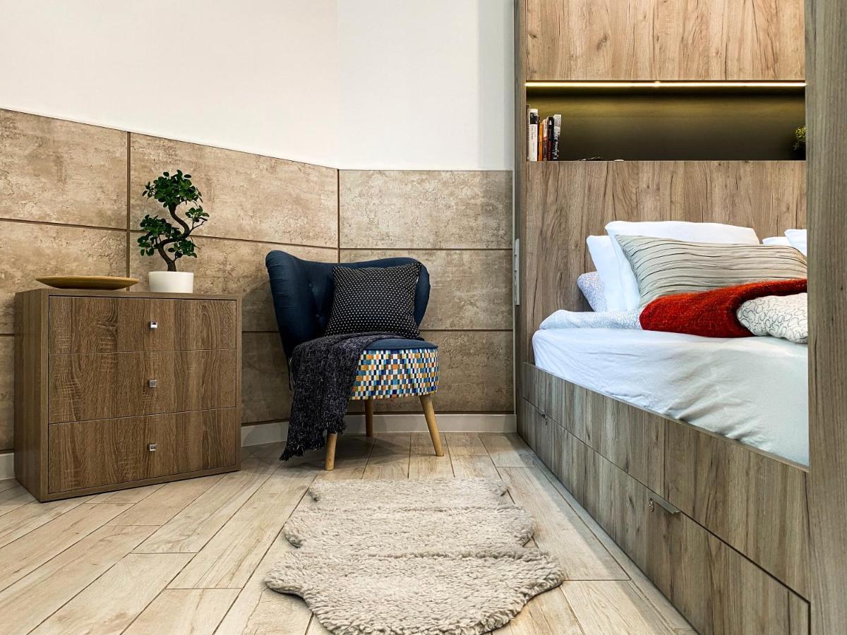 Beautiful Studio For Couples With Air Conditioning - Old Town & Main Station Krakkó Kültér fotó