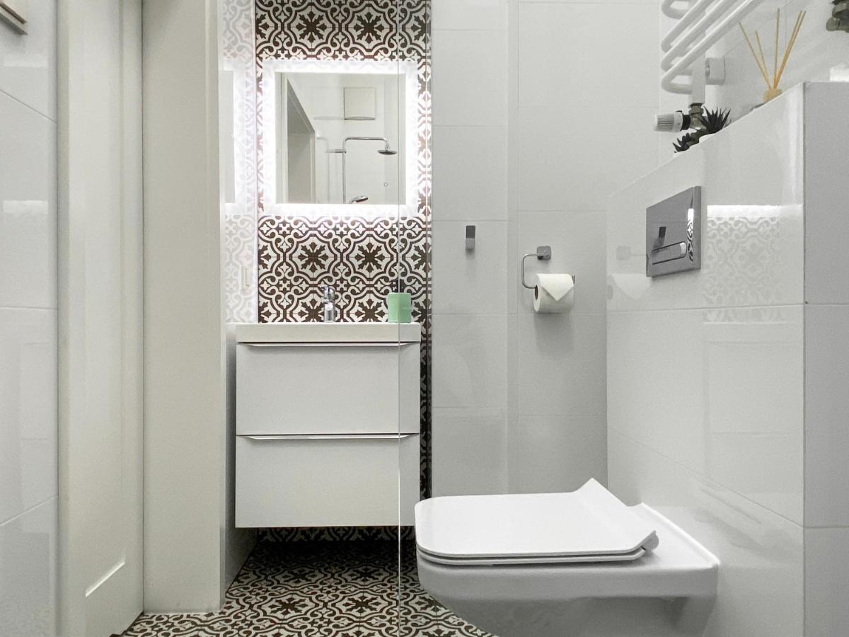 Beautiful Studio For Couples With Air Conditioning - Old Town & Main Station Krakkó Kültér fotó